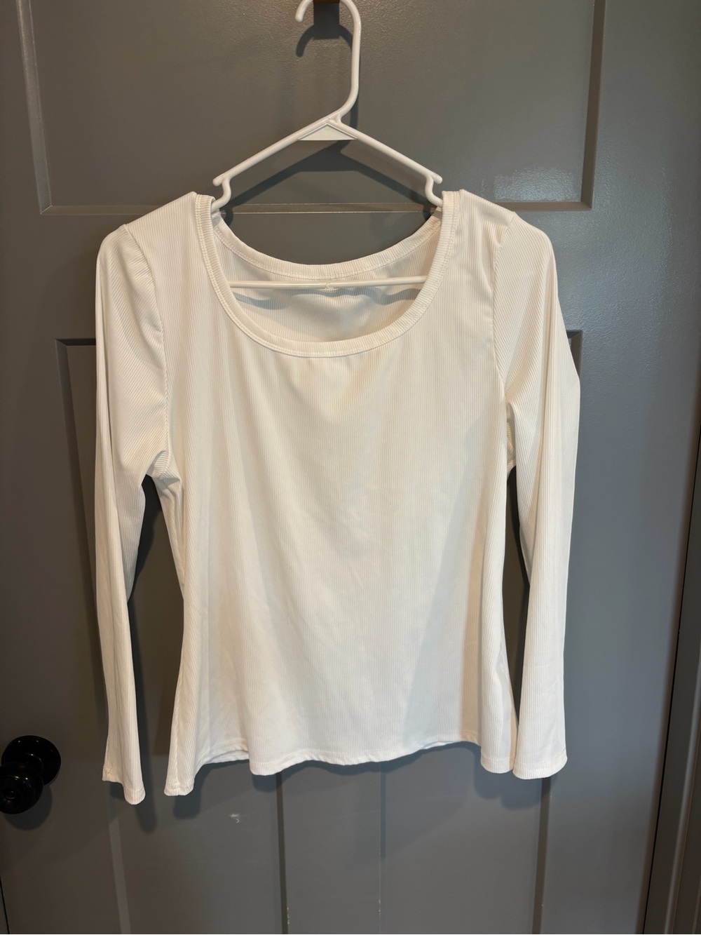 Source Unknown White Long Sleeve Scoop Neck Top